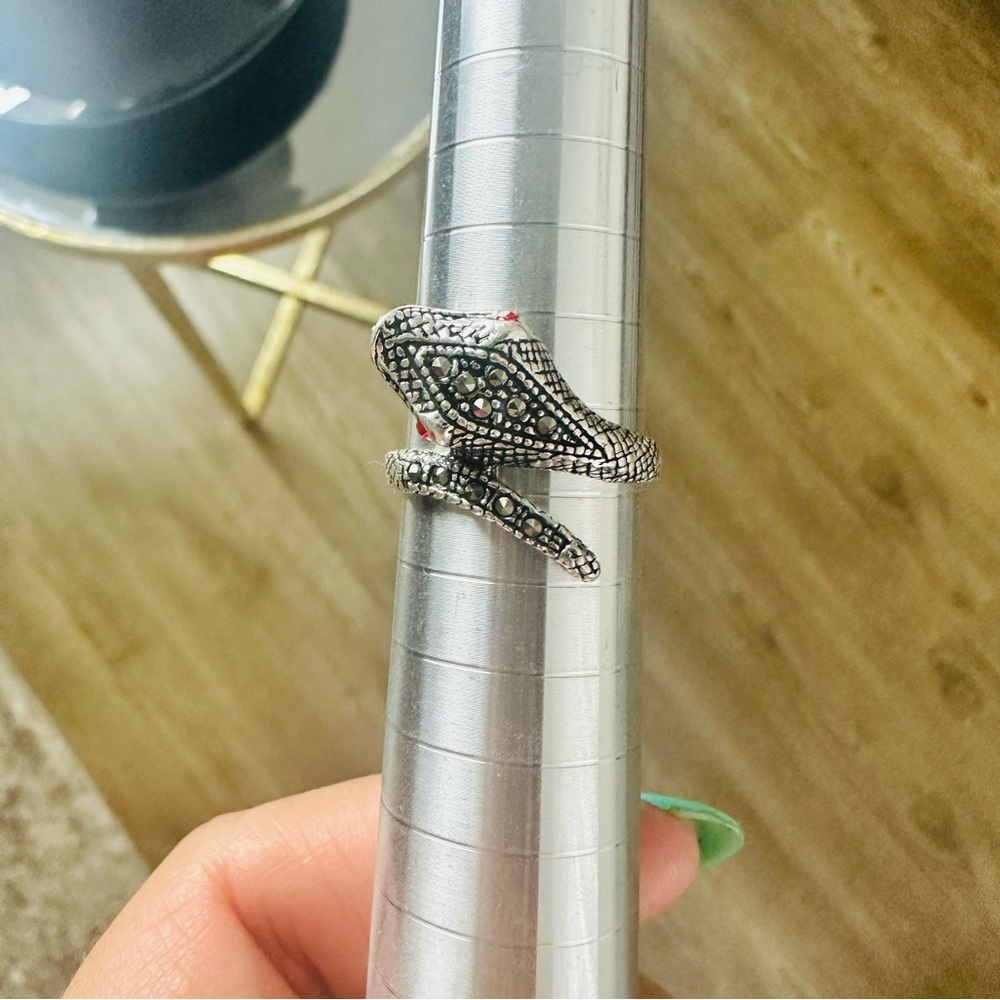 Sterling Silver 925  Snake Ring Red Accents Boho Nature Feminine - Picture 7 of 13
